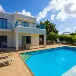 Azzurro Villa Peyia