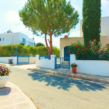 Azzurro Villa Peyia